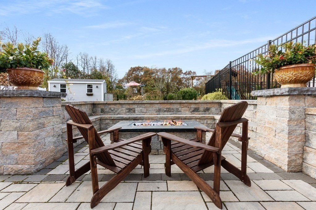 2 Poplar Hill Circle