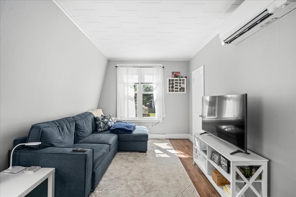 4 Howland Terrace # 2