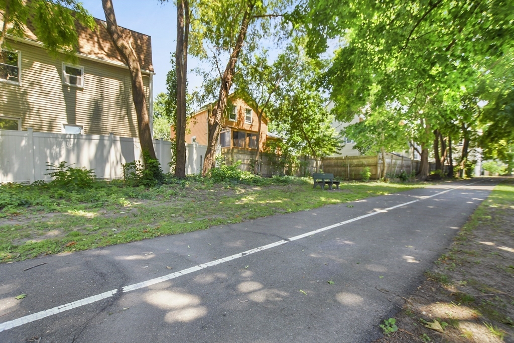 11 Saunders Street