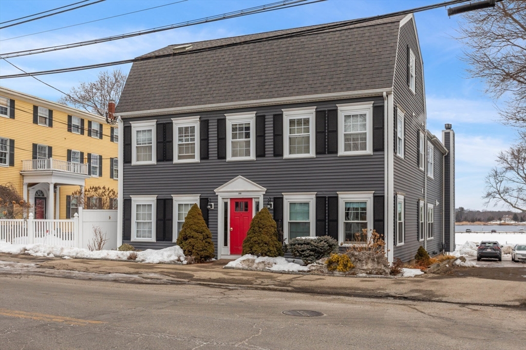 240 Merrimac St # 3