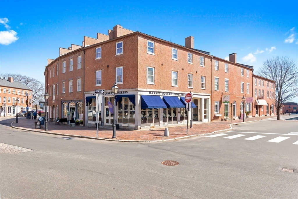 58 Merrimac St # 5 Unit: 2-5