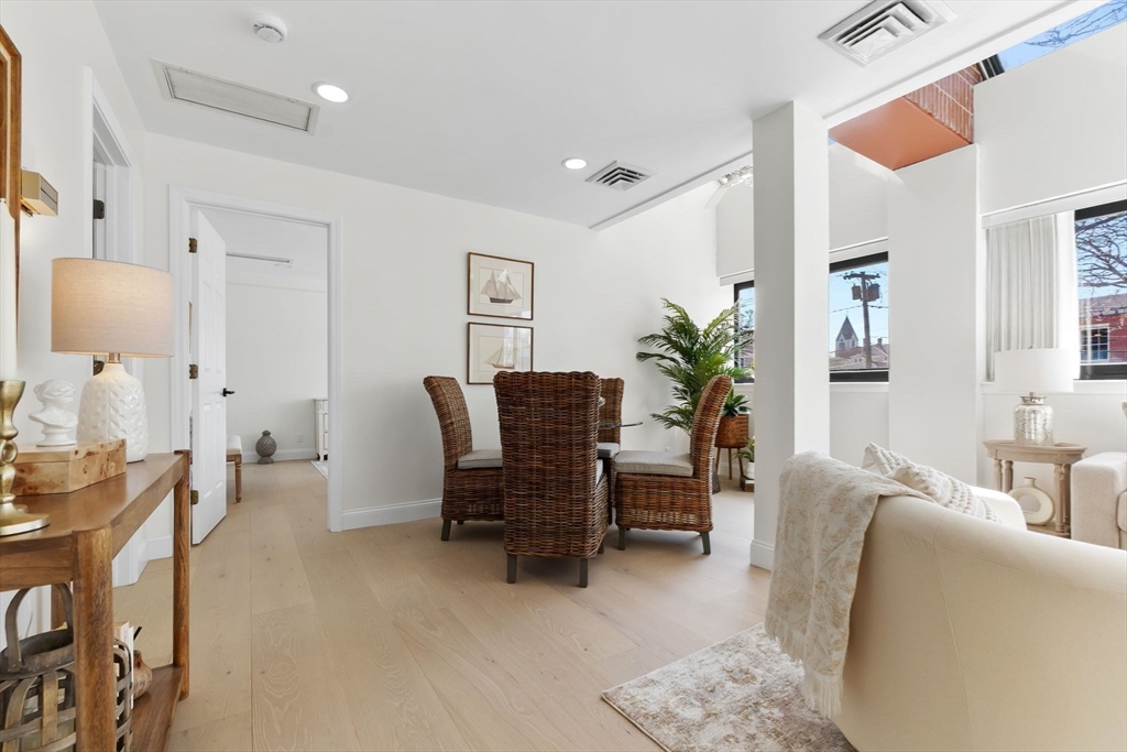 58 Merrimac St # 5 Unit: 2-5