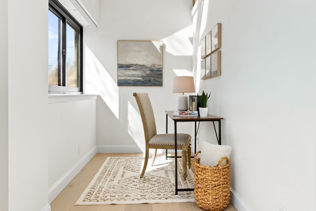 58 Merrimac St # 5 Unit: 2-5