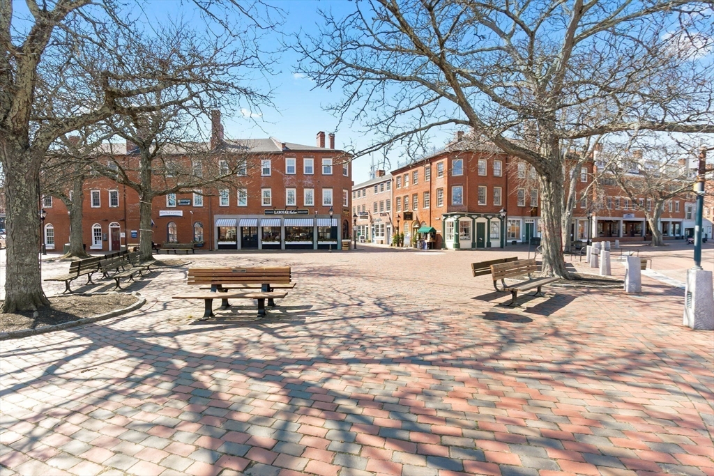 58 Merrimac St # 5 Unit: 2-5