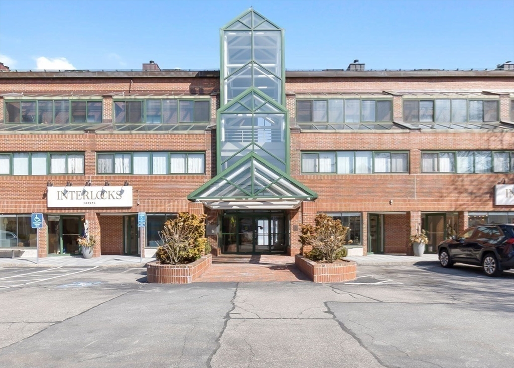 58 Merrimac St # 5 Unit: 2-5