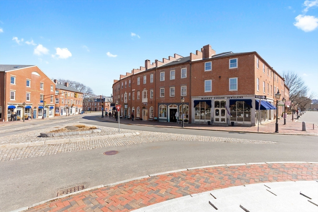 58 Merrimac St # 5 Unit: 2-5