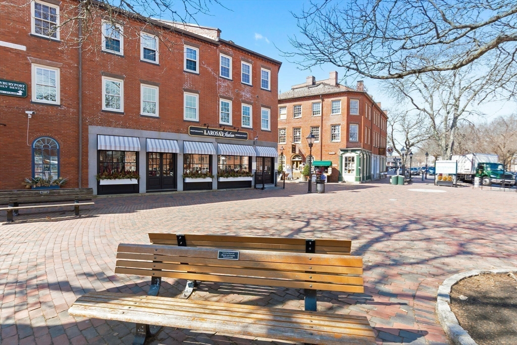 58 Merrimac St # 5 Unit: 2-5