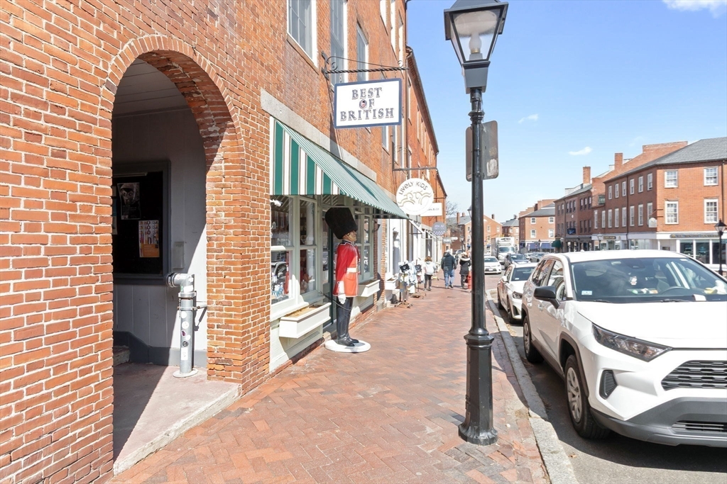 58 Merrimac St # 5 Unit: 2-5