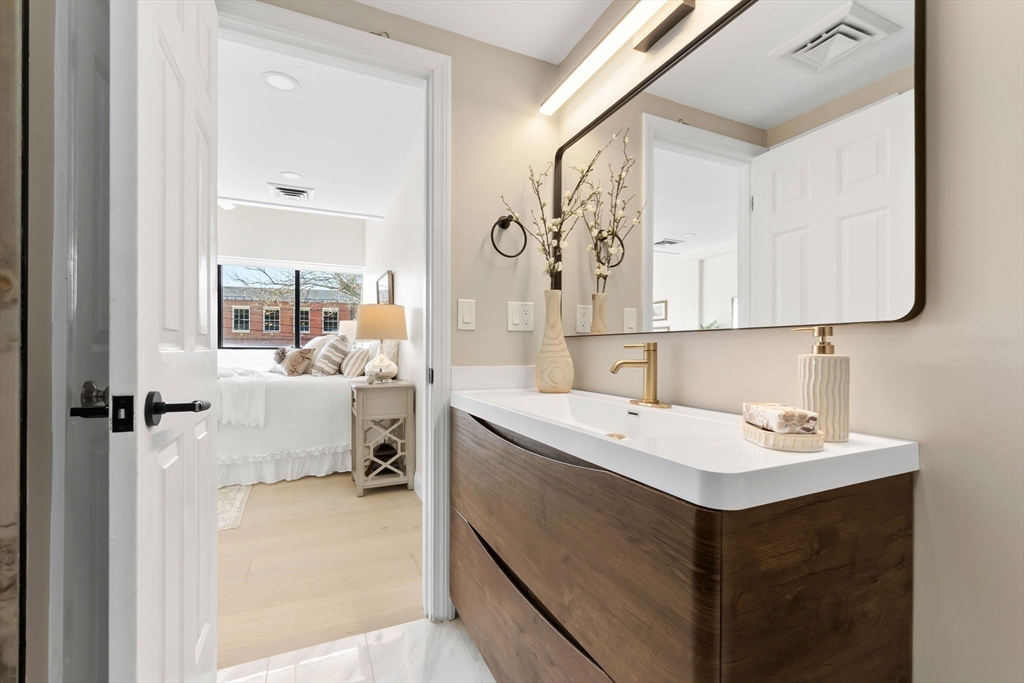 58 Merrimac St # 5 Unit: 2-5