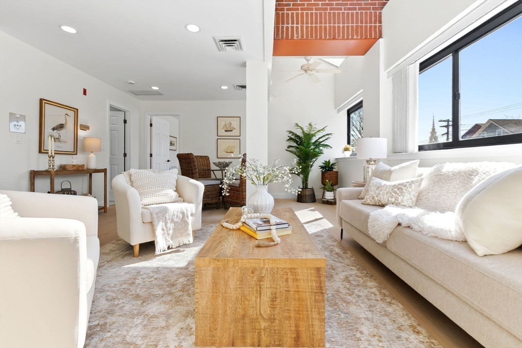 58 Merrimac St # 5 Unit: 2-5