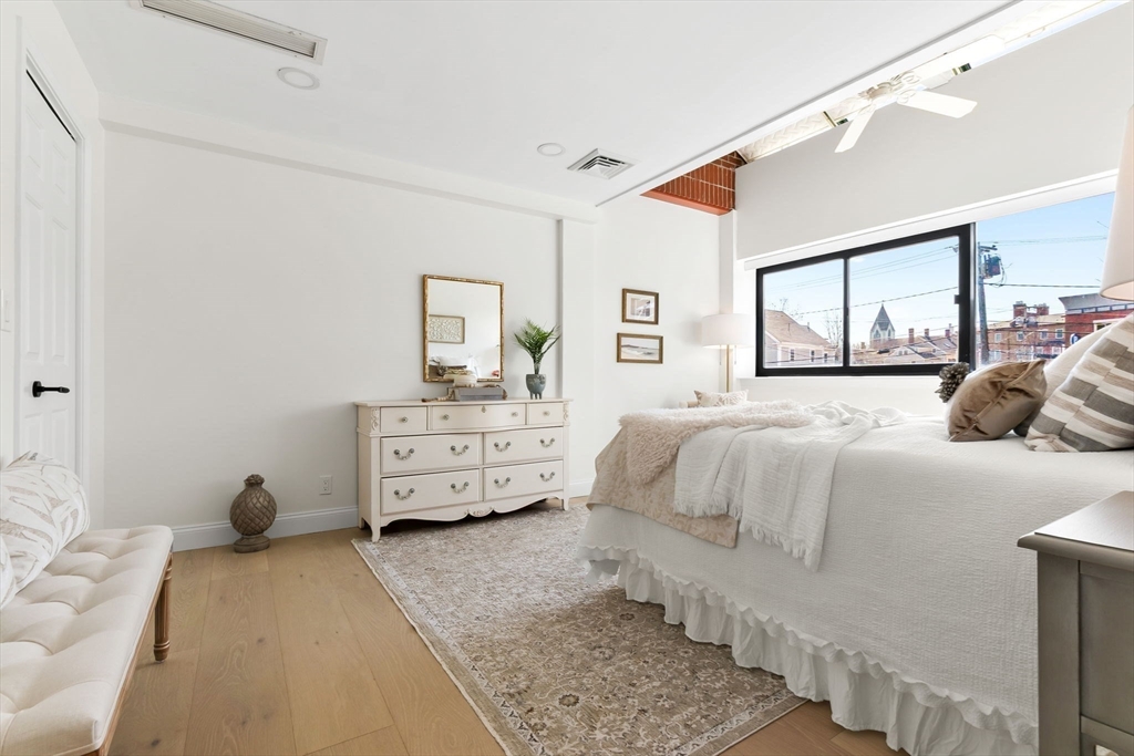 58 Merrimac St # 5 Unit: 2-5