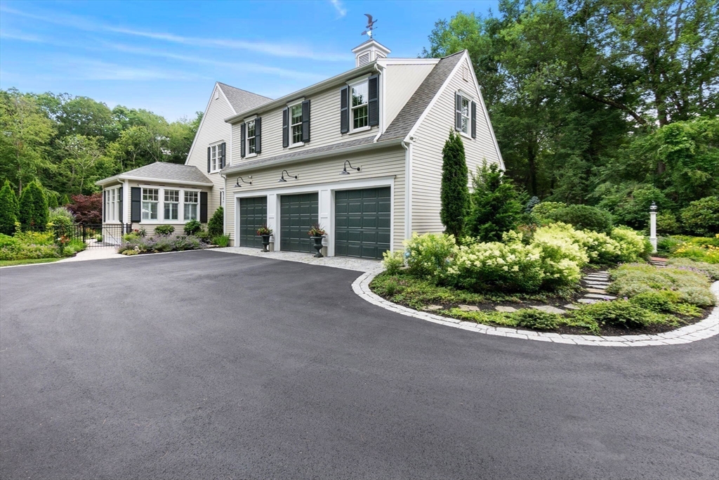 6 Courtney Dr