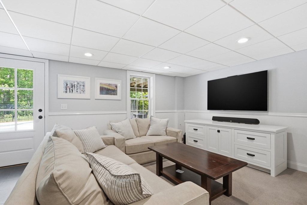 40 Frances Dr