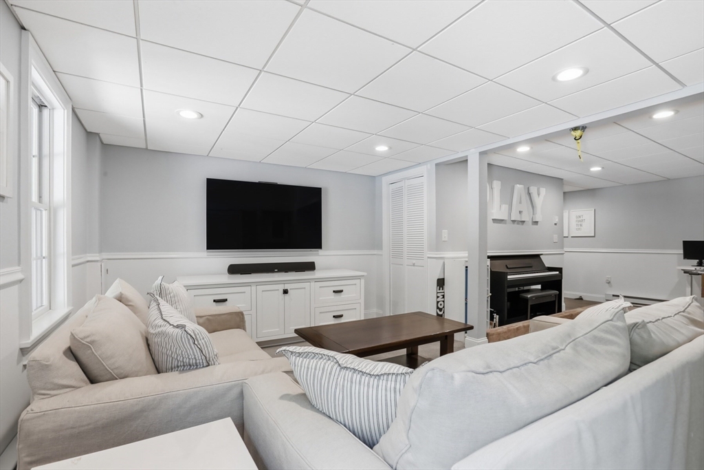 40 Frances Dr