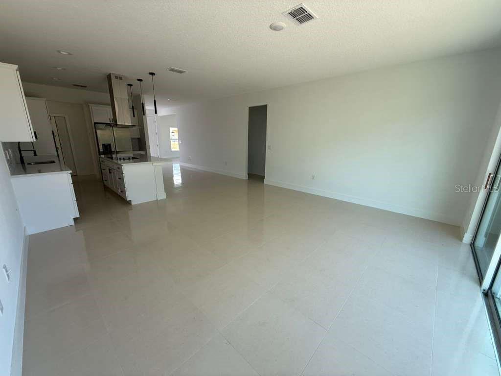 286 CATALONIA AVE NW