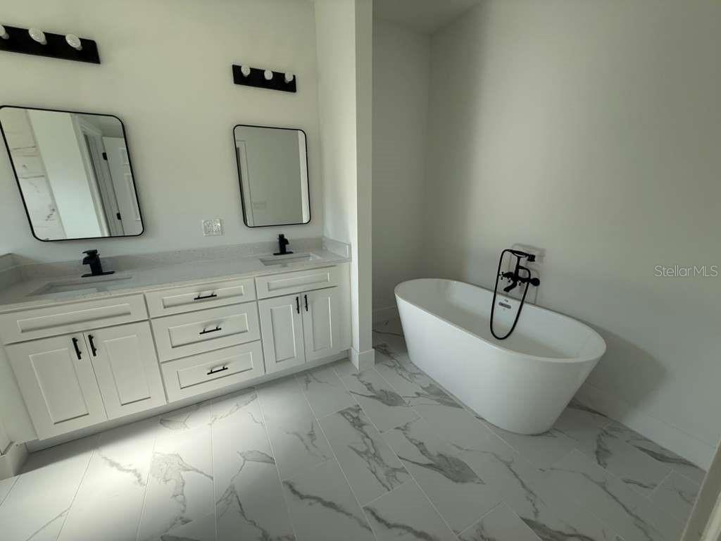 286 CATALONIA AVE NW