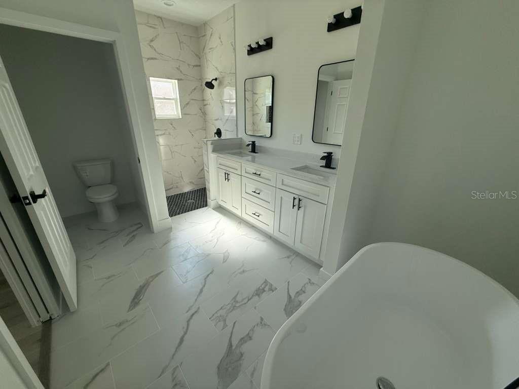 239 GREENBRIER AVE NW