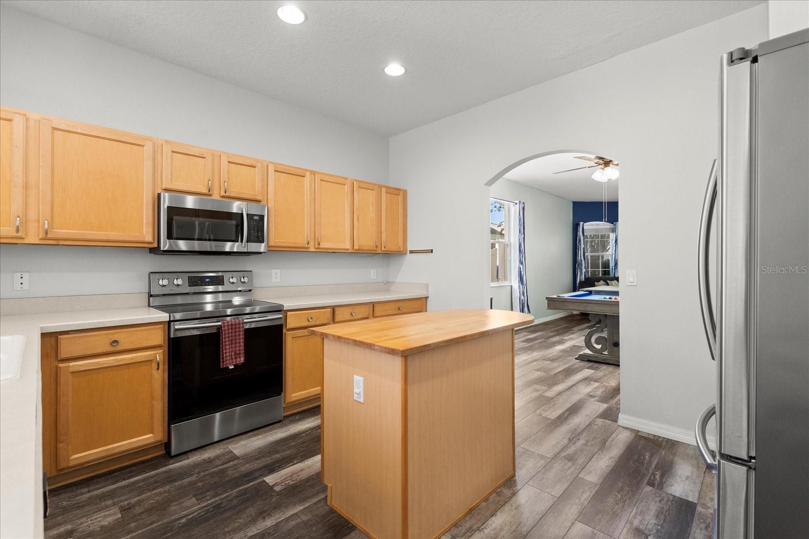 206 BONVILLE DR