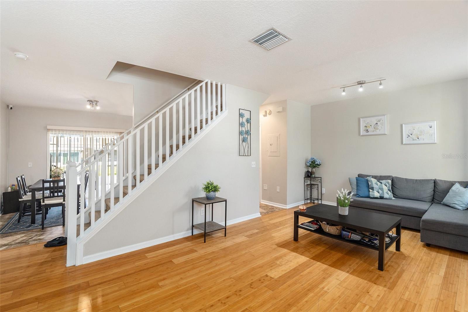 1228 BARONSCOURT DR