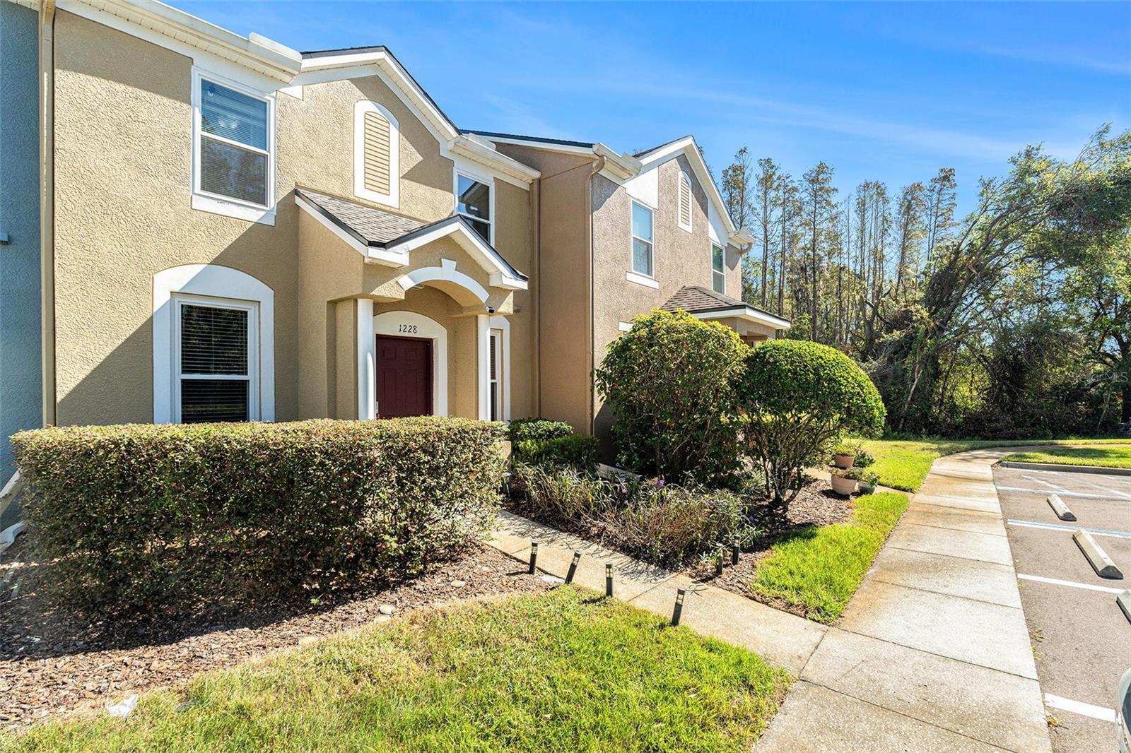 1228 BARONSCOURT DR