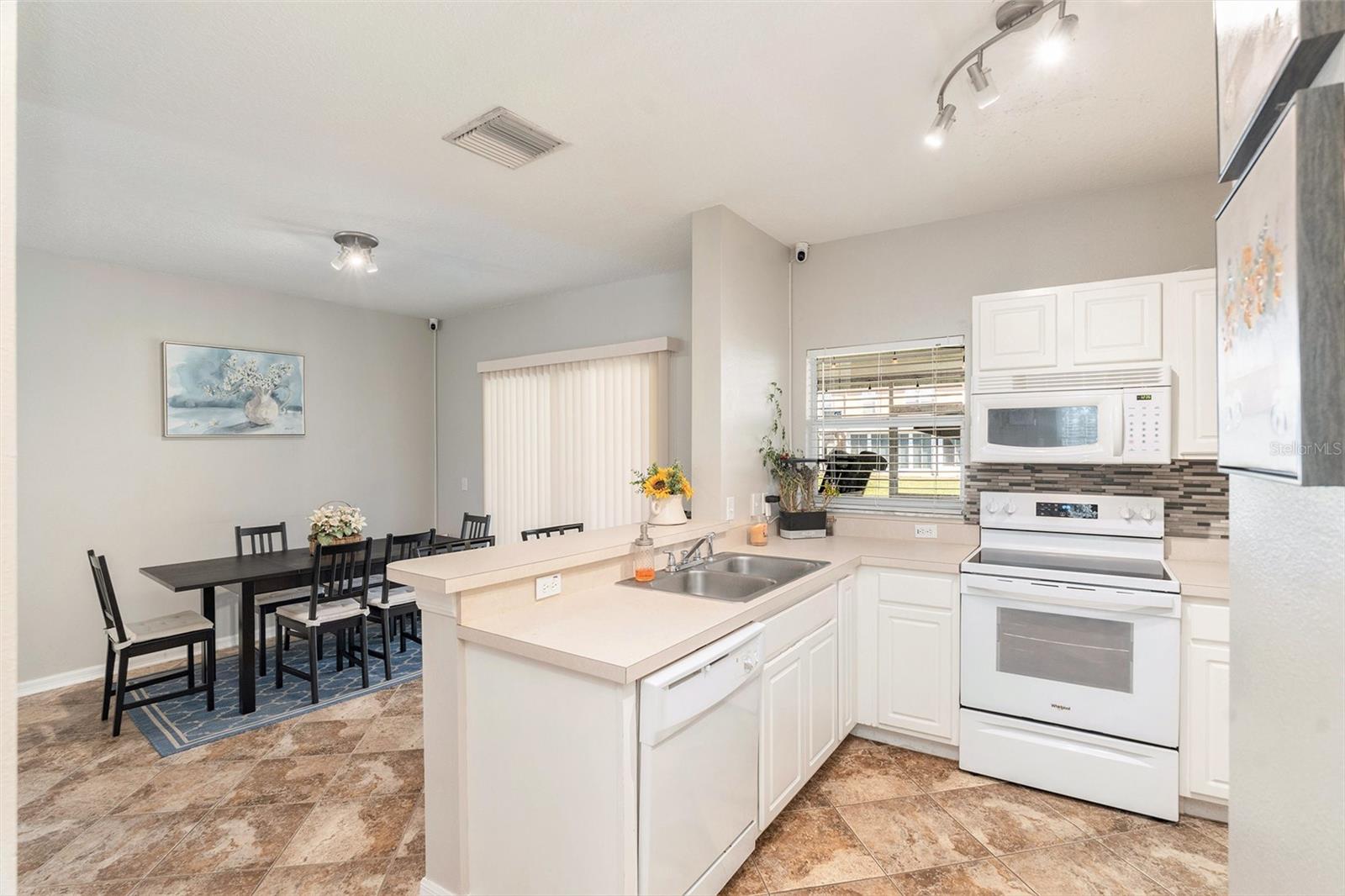 1228 BARONSCOURT DR
