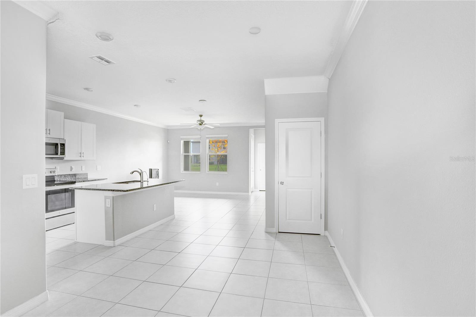 31894 BLUE PASSING LOOP