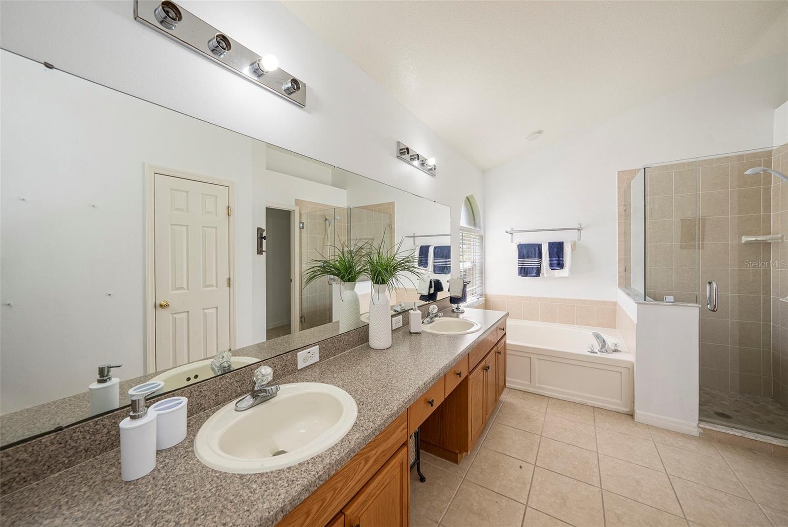 2132 RENSSELAER DR
