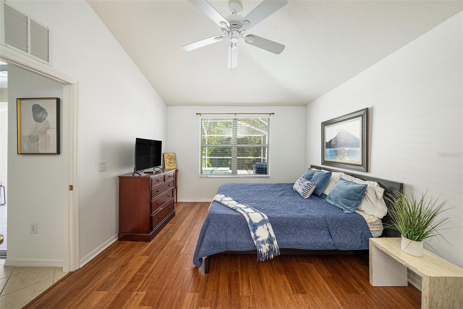 2132 RENSSELAER DR
