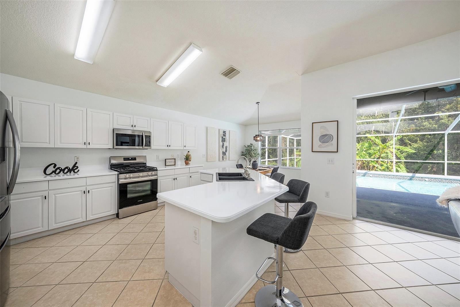 2132 RENSSELAER DR