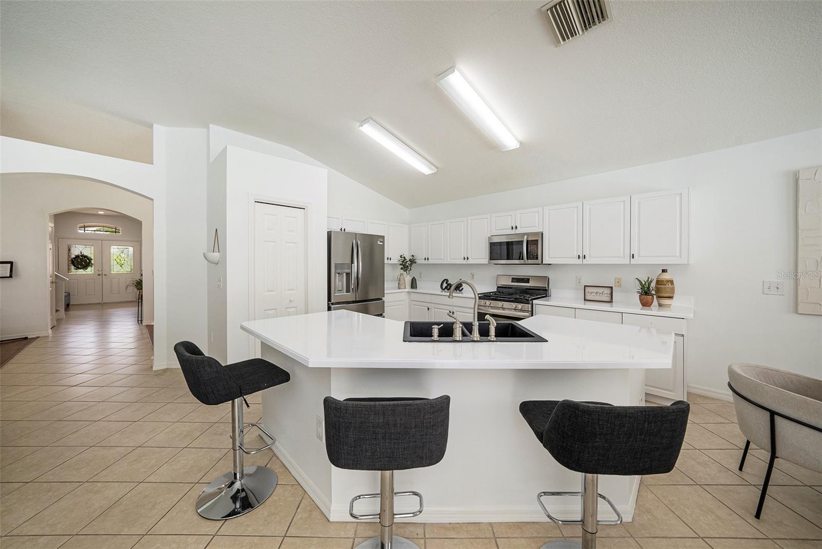2132 RENSSELAER DR