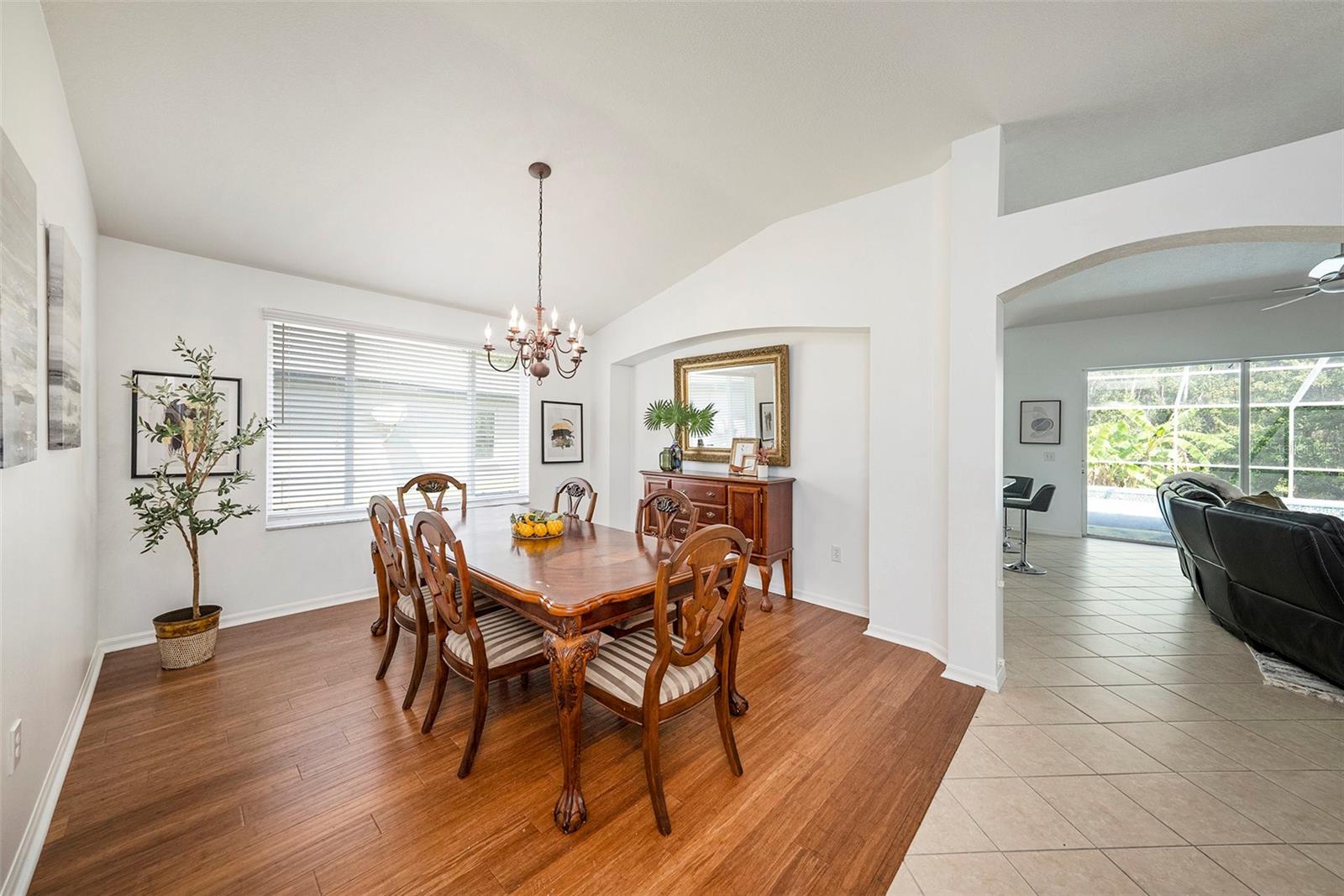 2132 RENSSELAER DR