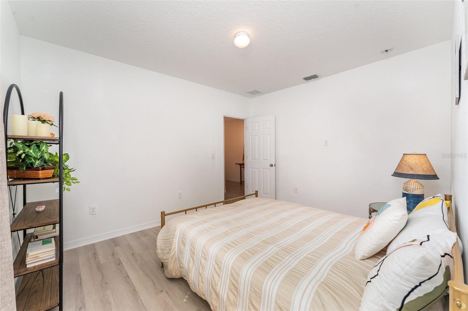 573 VISTA VILLAGES BLVD