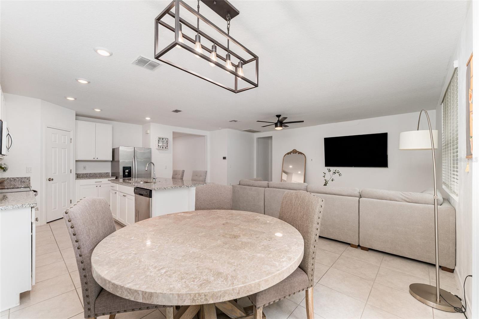 573 VISTA VILLAGES BLVD