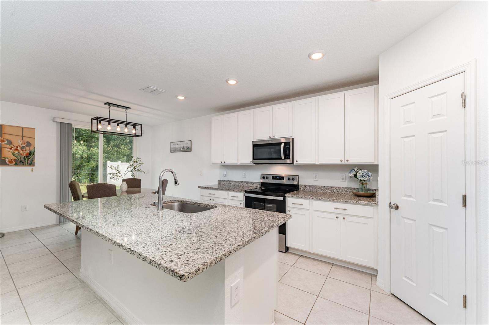 573 VISTA VILLAGES BLVD