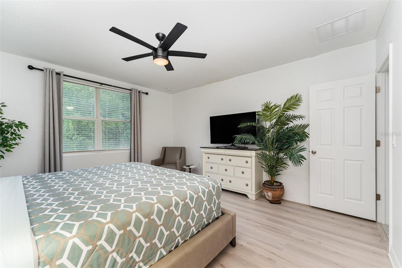 573 VISTA VILLAGES BLVD