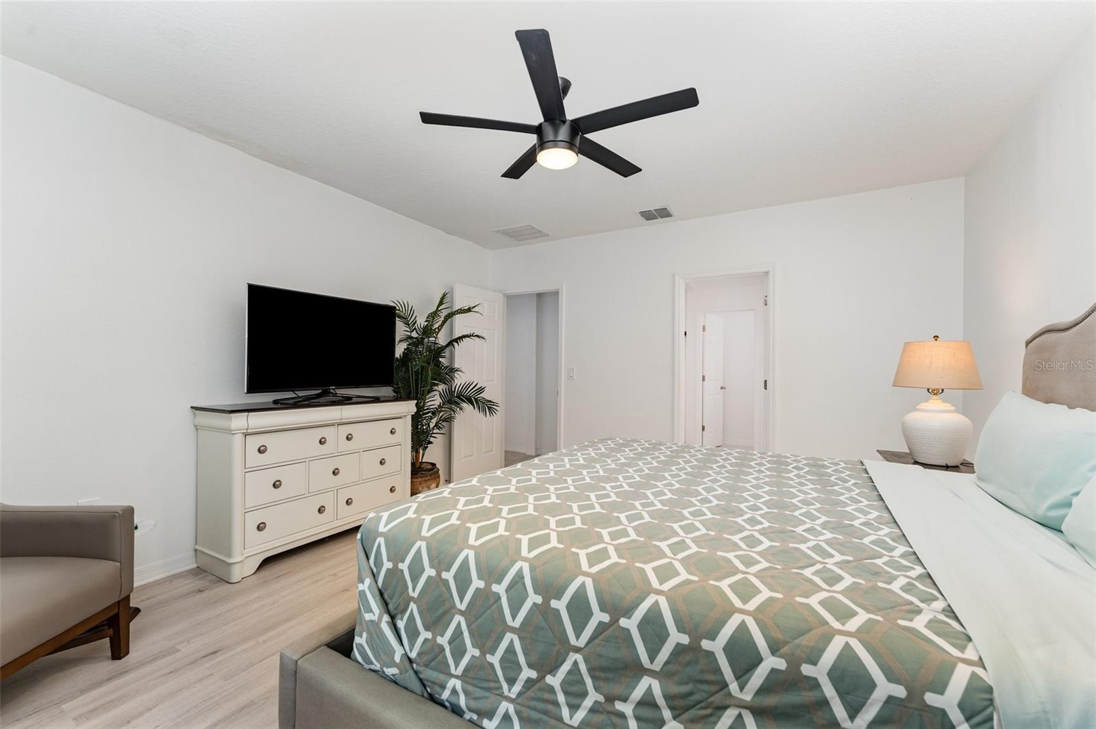 573 VISTA VILLAGES BLVD