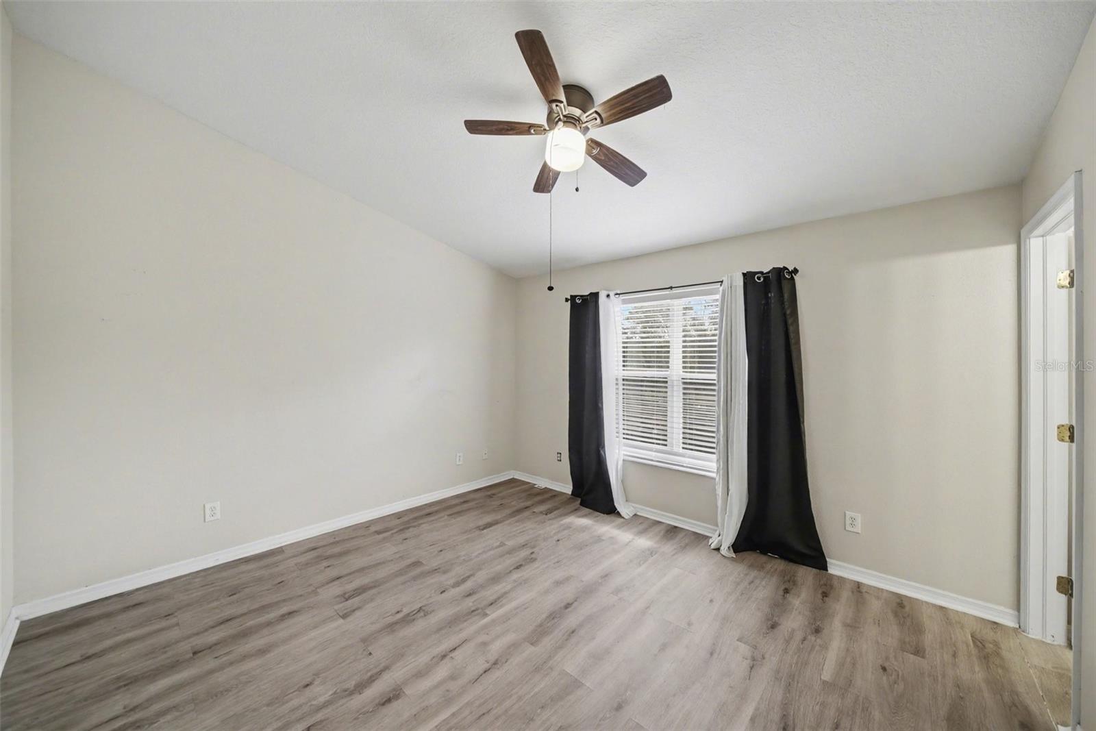 1246 CHARLESWORTH DR