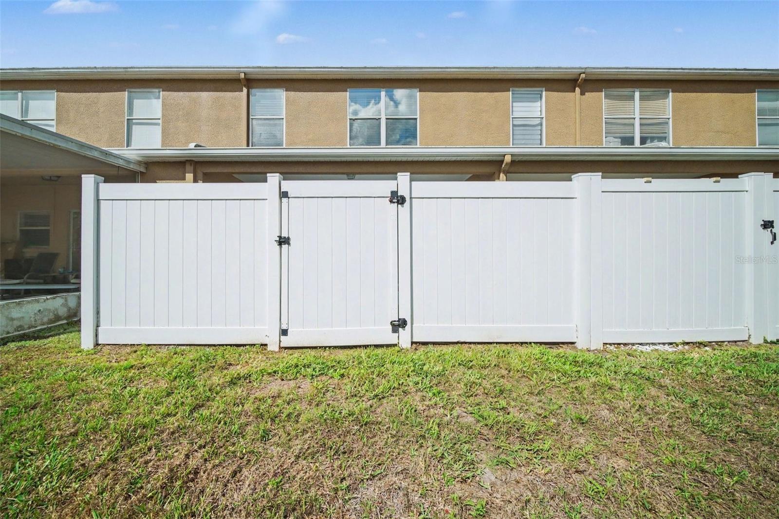 1246 CHARLESWORTH DR