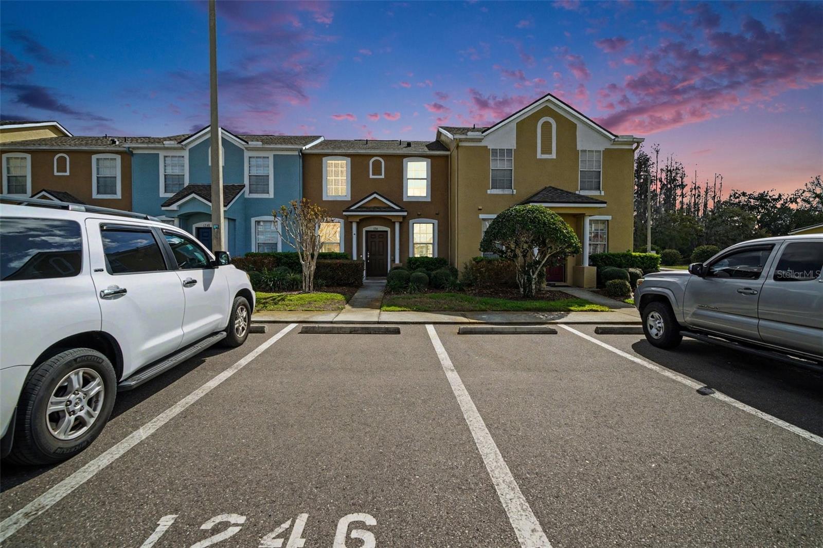 1246 CHARLESWORTH DR