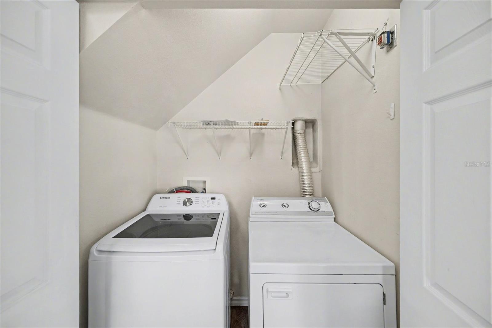 1246 CHARLESWORTH DR