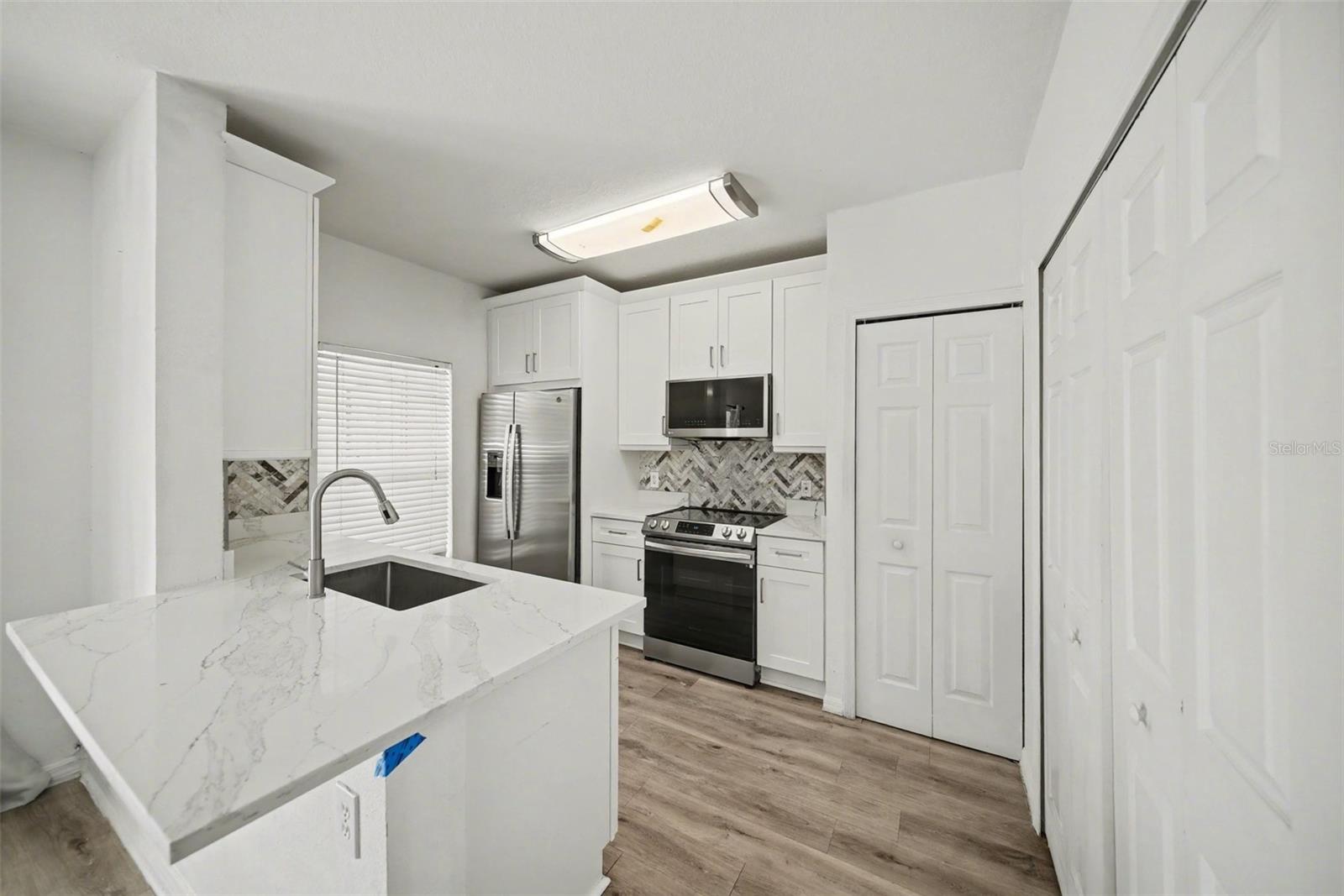 1246 CHARLESWORTH DR