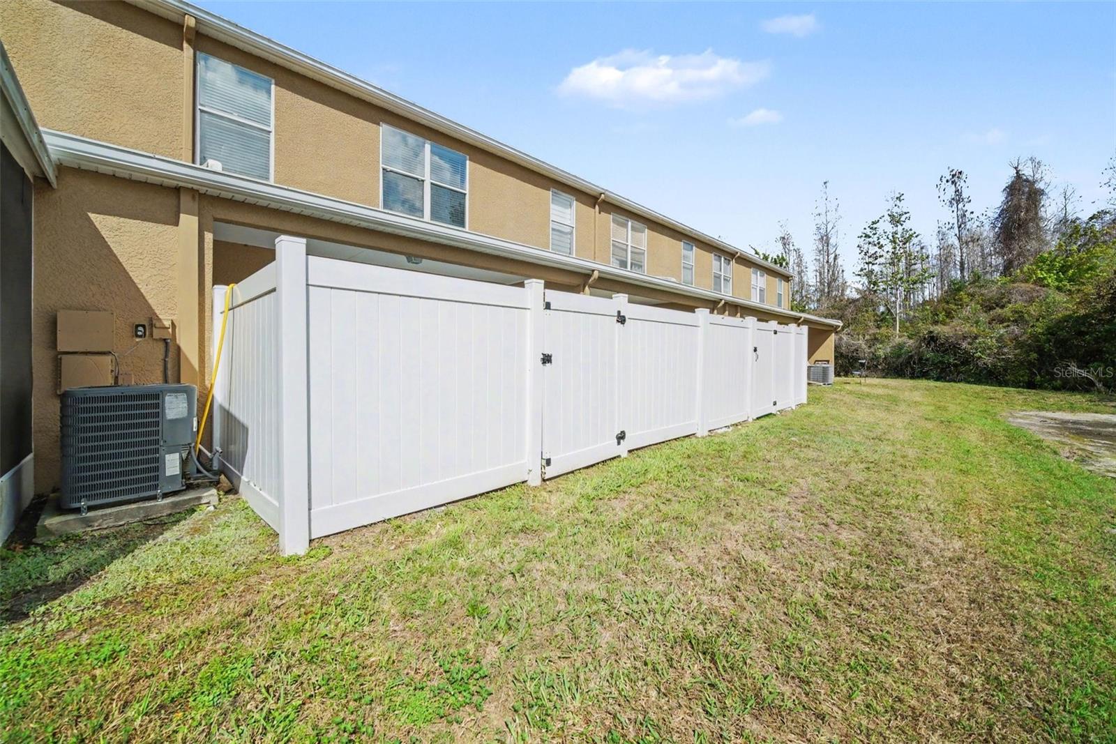 1246 CHARLESWORTH DR