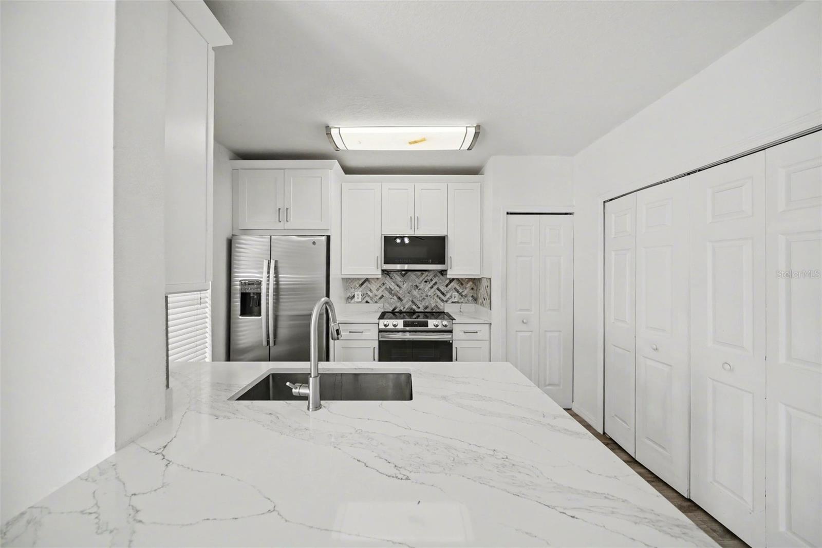 1246 CHARLESWORTH DR