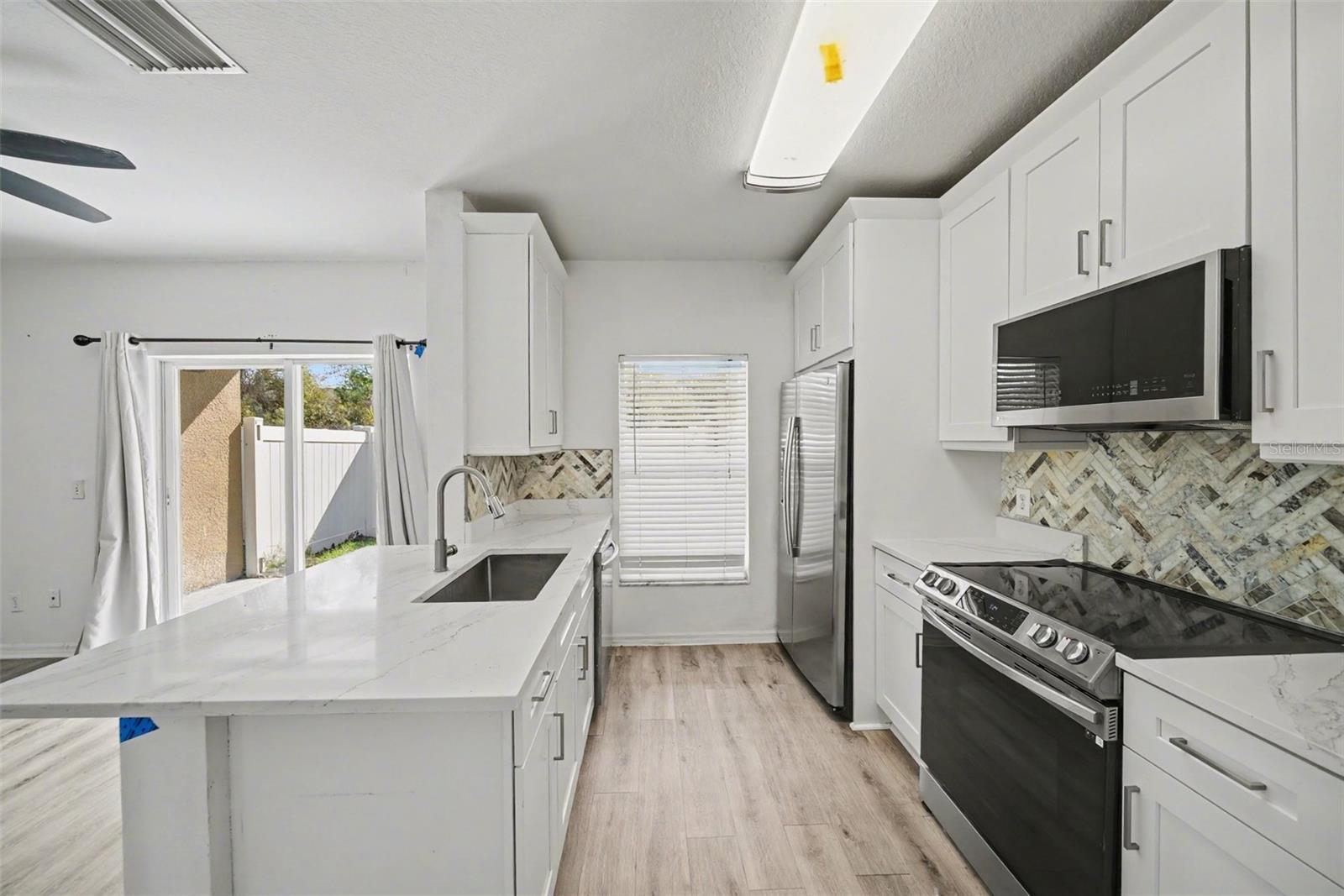 1246 CHARLESWORTH DR