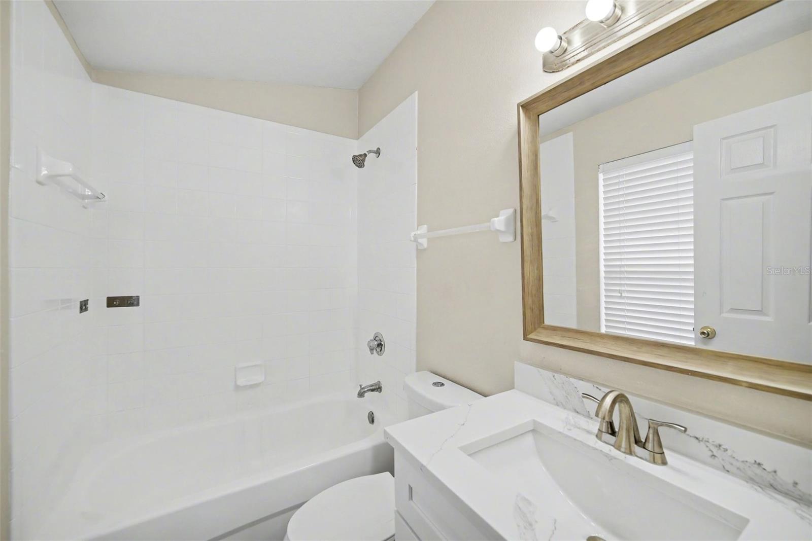 1246 CHARLESWORTH DR