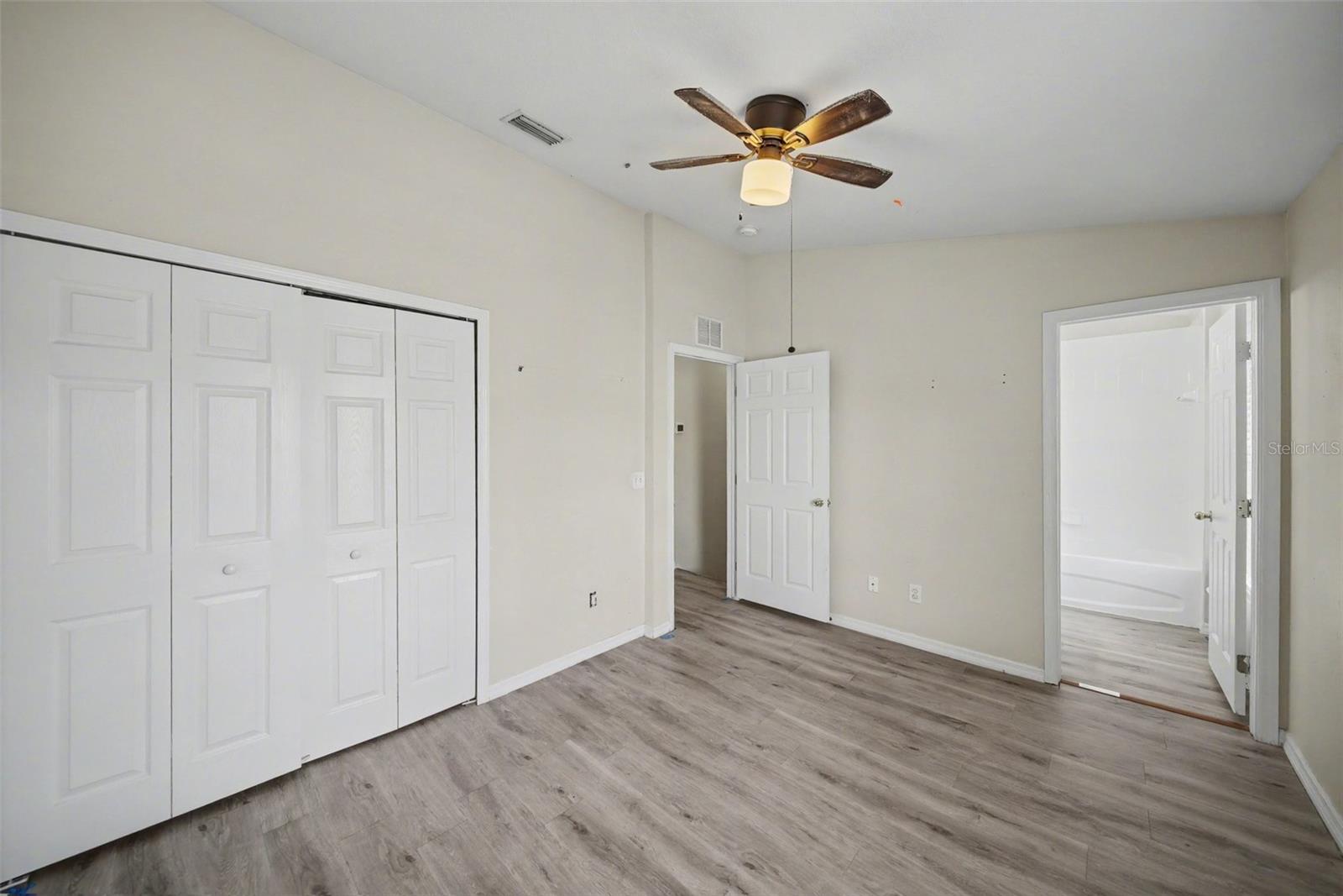 1246 CHARLESWORTH DR