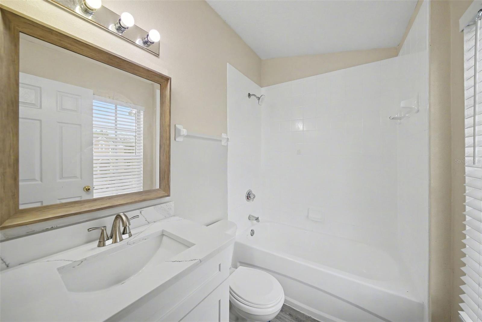 1246 CHARLESWORTH DR