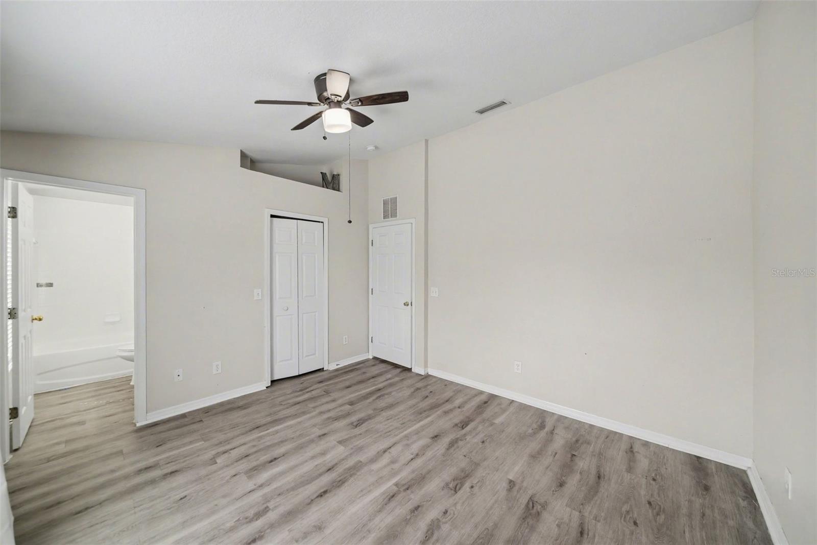 1246 CHARLESWORTH DR