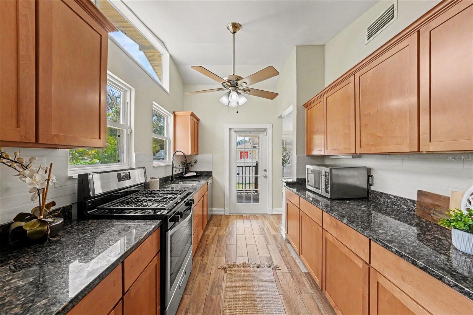 204 W JEAN ST