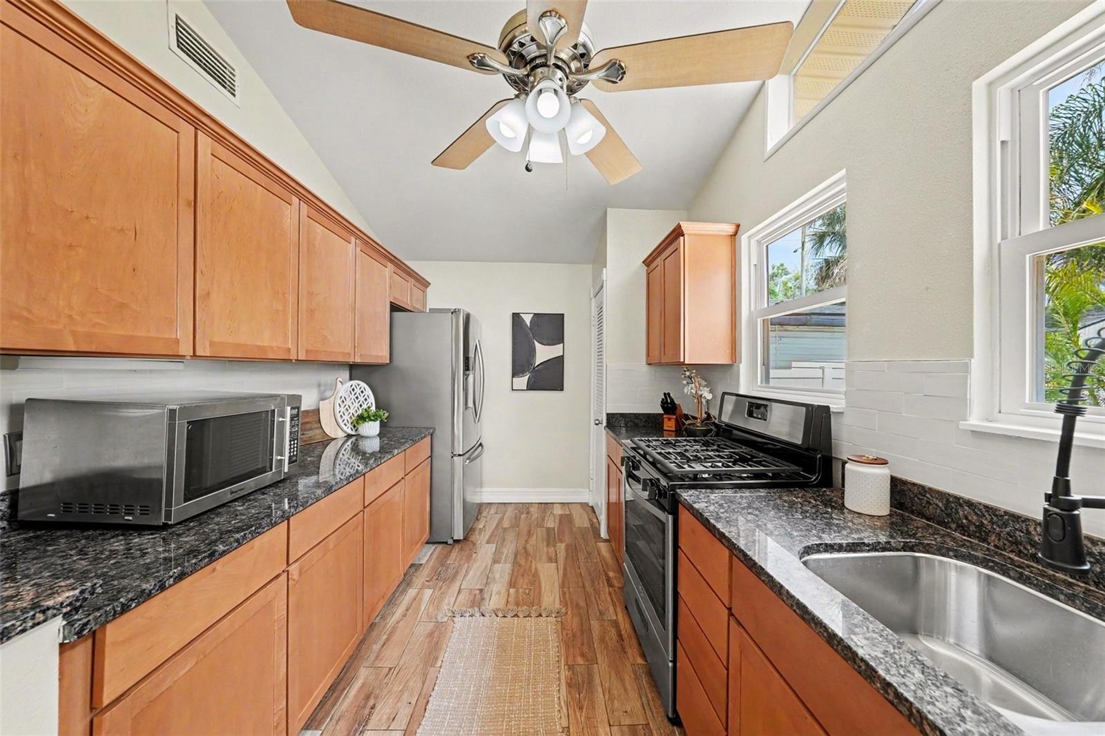 204 W JEAN ST